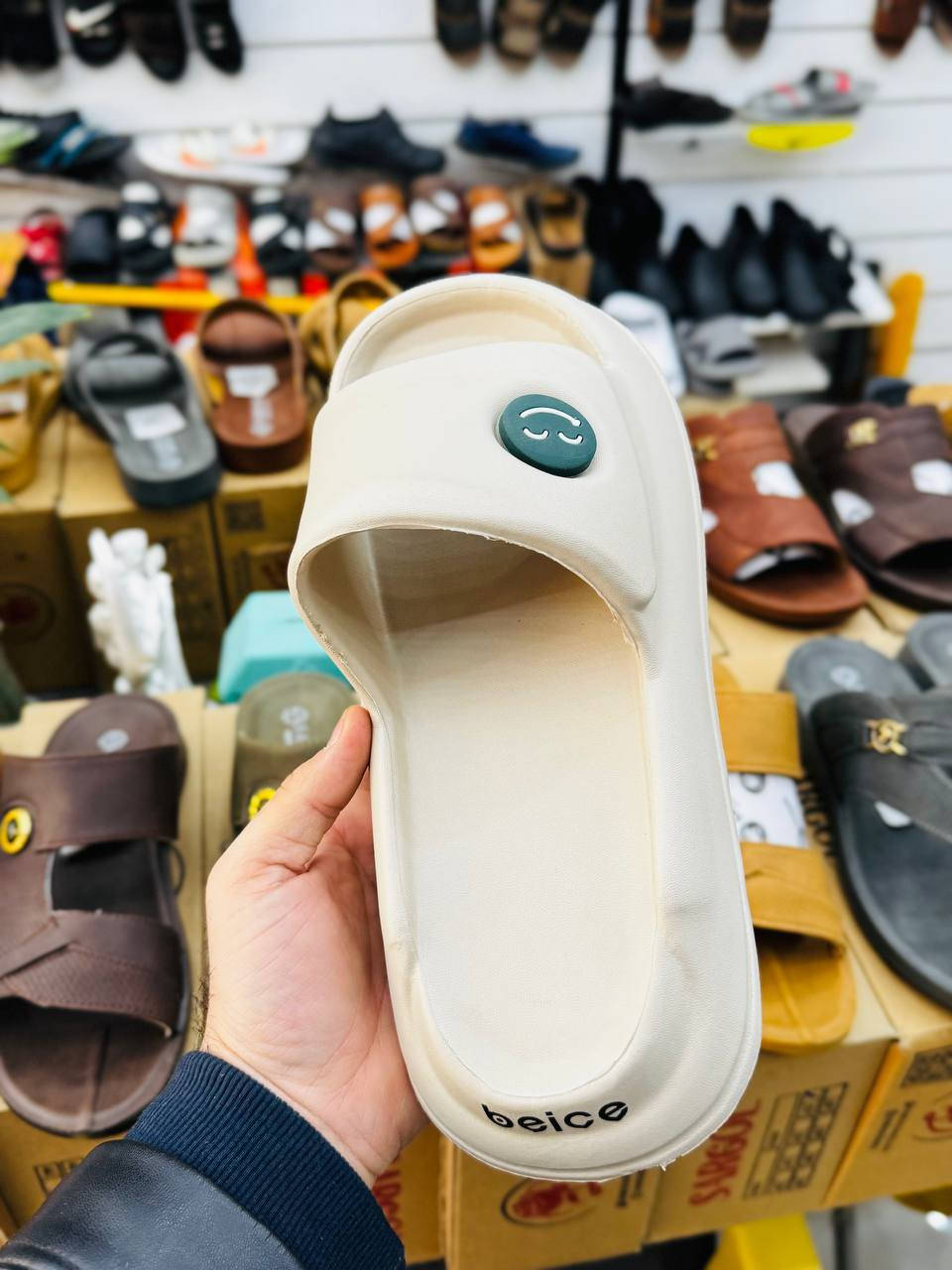 سمايل رجالي طبي 🏥 فوم كوالتي عالي 
رجالي سعر القطعة 2,450
الكارتون 18 قطعة 44 ألف
شبابي سعر القطعة 2,200
الكارتون 18 قطعة 40 ألف
ولادي 2,000
الكارتون 18 قطعة 36 الف


**إذا كنت صاحب هذا الإعلان وتريد حذفه لأي سبب، رجاءا أرسل رسالة إلى الدعم الفني**