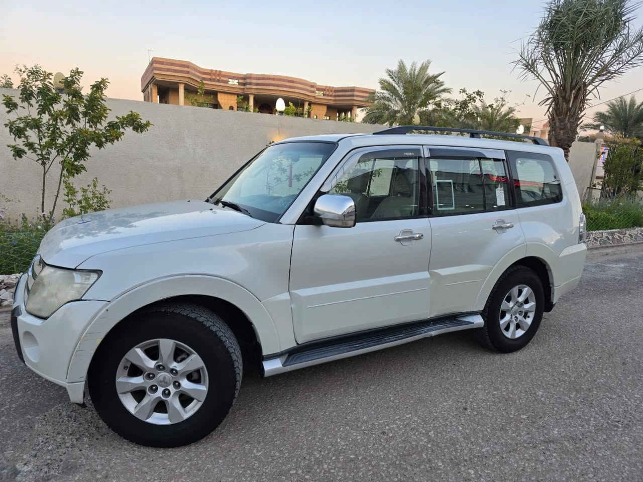 السلام عليكم اخوان باجيرو موديل 2008 حبتور بيها ثلاث قطع صبغ بسمي سنويه السياره جنايها صارلها سنه ونص عندي نظيفه بمعنا الكمله فول موصفات سلايت تبريد مركزي نضافتها 100% مبيها نقص برغي جاهزه من كلشي  الاستفسار
العنوان بابل 
***********
***********
