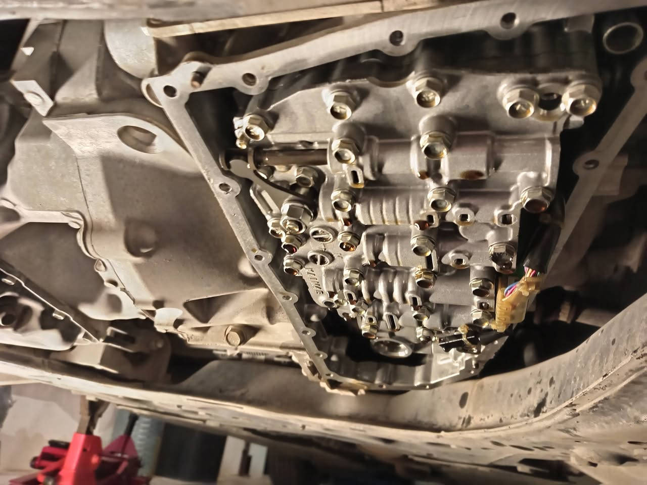 من بعد اذن ادمن المحترم
تبديل دهن كير التيما 22
تم تبديل زيت امزويل الاصلي برغبه الزبون
طبعا جانو شادين فلتر موديل قديم
والحمد لله رجعناها فلاتر اصليه
  وواشر كيس اصلي  وبرمجة الكير 
وتنظيف سليكون القديم 
اهم شي بالموضوع شد براغي ( يده عزم )

  كماليات البرزنجي وات ساب  ***********
اربيل
