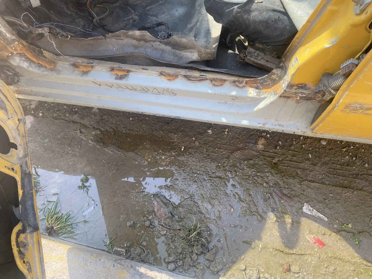 سياره سمند مديل ٢٠١٠سياره مكفول محرك وكير وسياره بيه بس دوسه هيه موضحه بل صوره رقمه الماني بغدادًسياره ريدله صبغ وصدر خلفي فقط كهربائي كله شغله سياره ريدهً26 وبيه مجال بصيط ستفسارً عل رقم ***********
