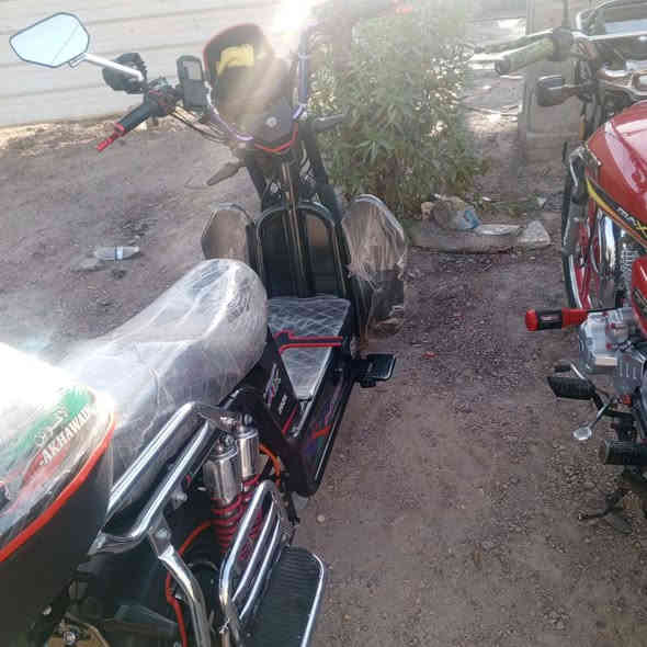 هارلي جبلي مستخدم 3 اشهر بطارياته زينات عل فحص  موديل 25 الاصدار الاخير  شركة الاخوين  بصمه تشغيل اصبع وسويجات ثنين بصمة تشغيل عن بعد 2  جهاز انذار سرقه  ويا جادر اني مشتري جديد  الدراجه حيل نضيفه سعرها ٦٥٠ وبيها مجال المو شراي لا  يجيني
***********
