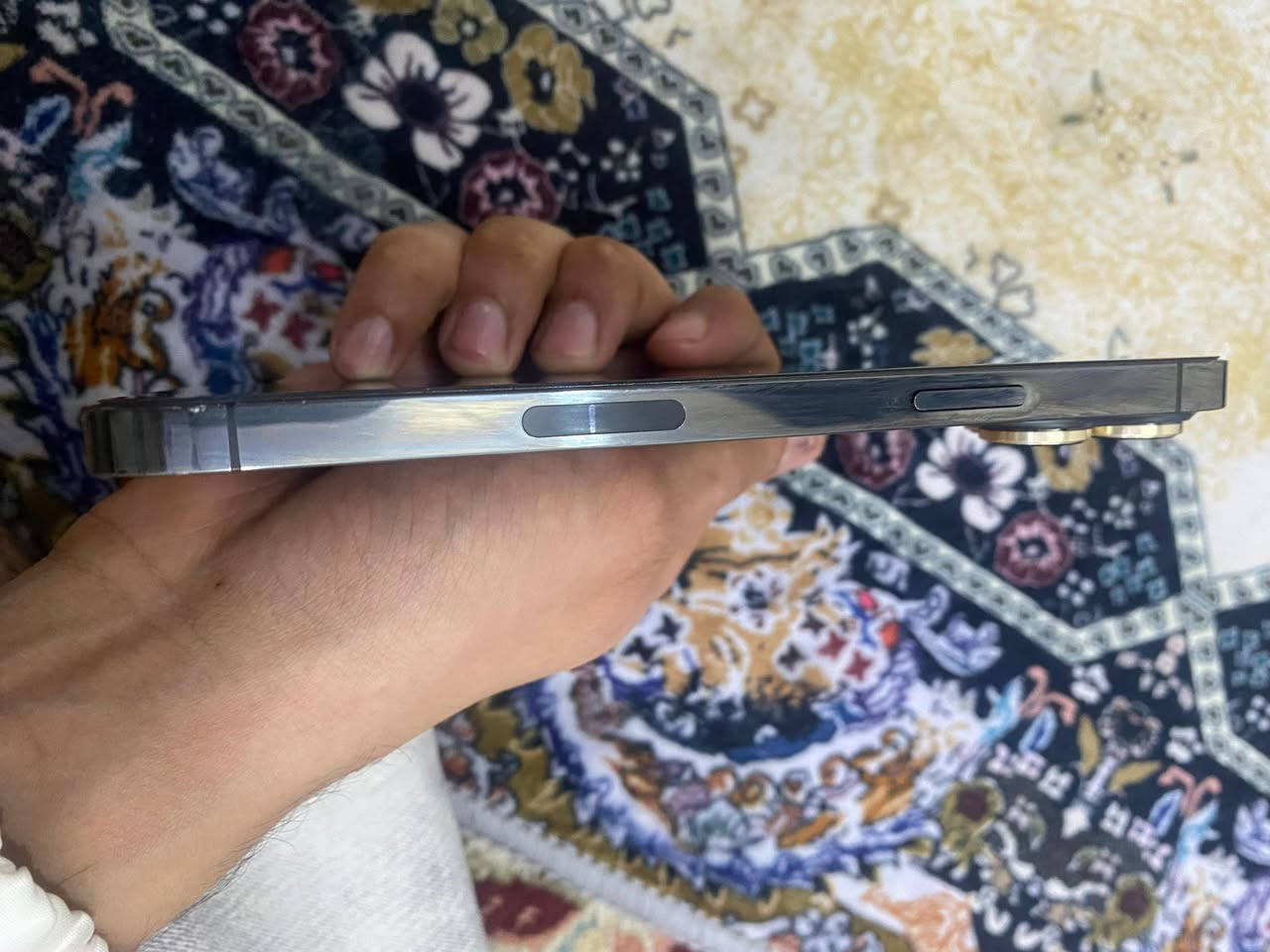 آيفون ١٣ برو ماكس
البطاريه اول ماشتريته ٩٠ وره ٣ اشهر صارت ٨٩ يعني كلش زين 
ذاكره ٢٥٦ أمريكي جهاز نضيف جداً سعره ٧٥٠ وبي مجال قليل مكاني ناصريه تواصل أو ستفسار ***********
