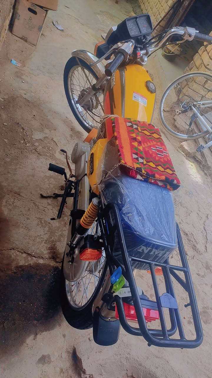 السلام عليكم دراجه رأشه البيع موديل 2021 شيل ربع اروق اصولي مفتوح مره واحده دراجه معمره كله غراض نامه بلد كهربائيات كله شغاله العنوان الديوانية مركز السعر خاص رقم الهاتف ***********
