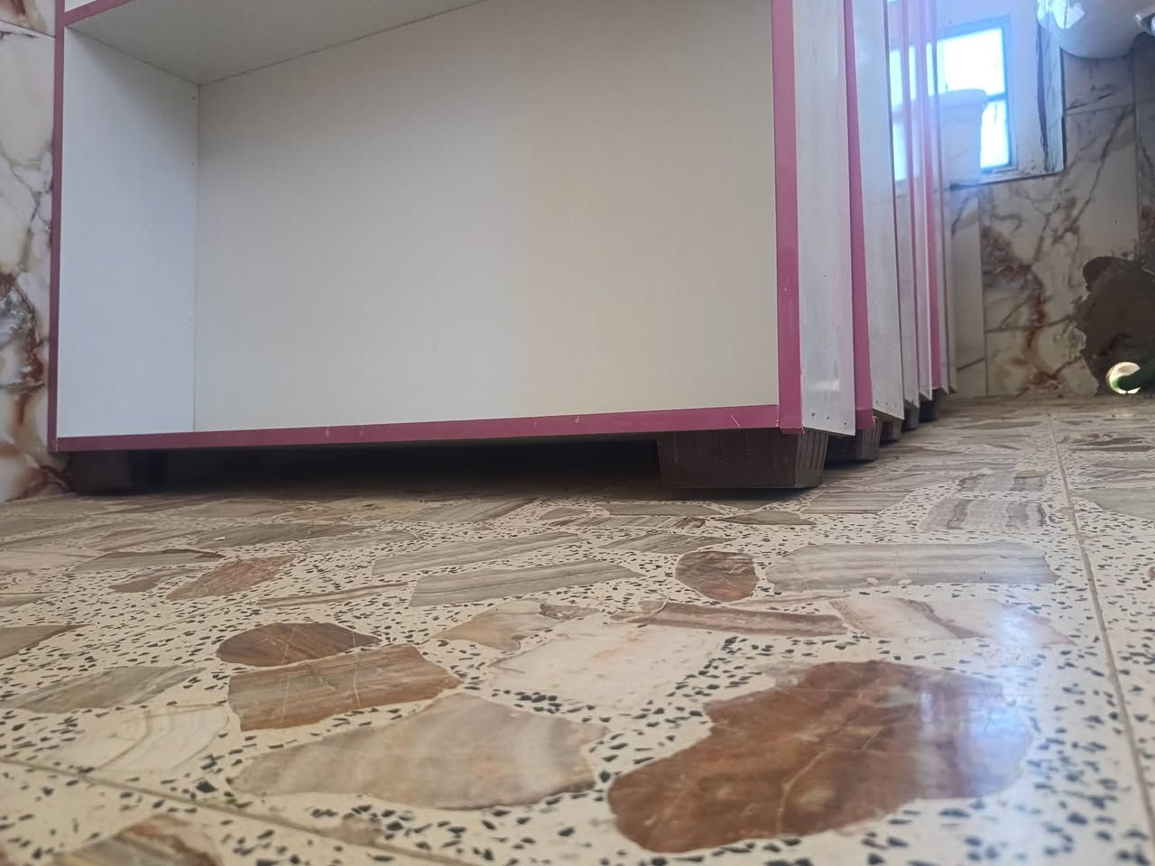 6فاترينات مترين ونص×95 للبيع جديد غير مستخدمات ابدآ جبت مجموعه وزادن عندي سعر الفاترينه الوحده 85 الف ***********
