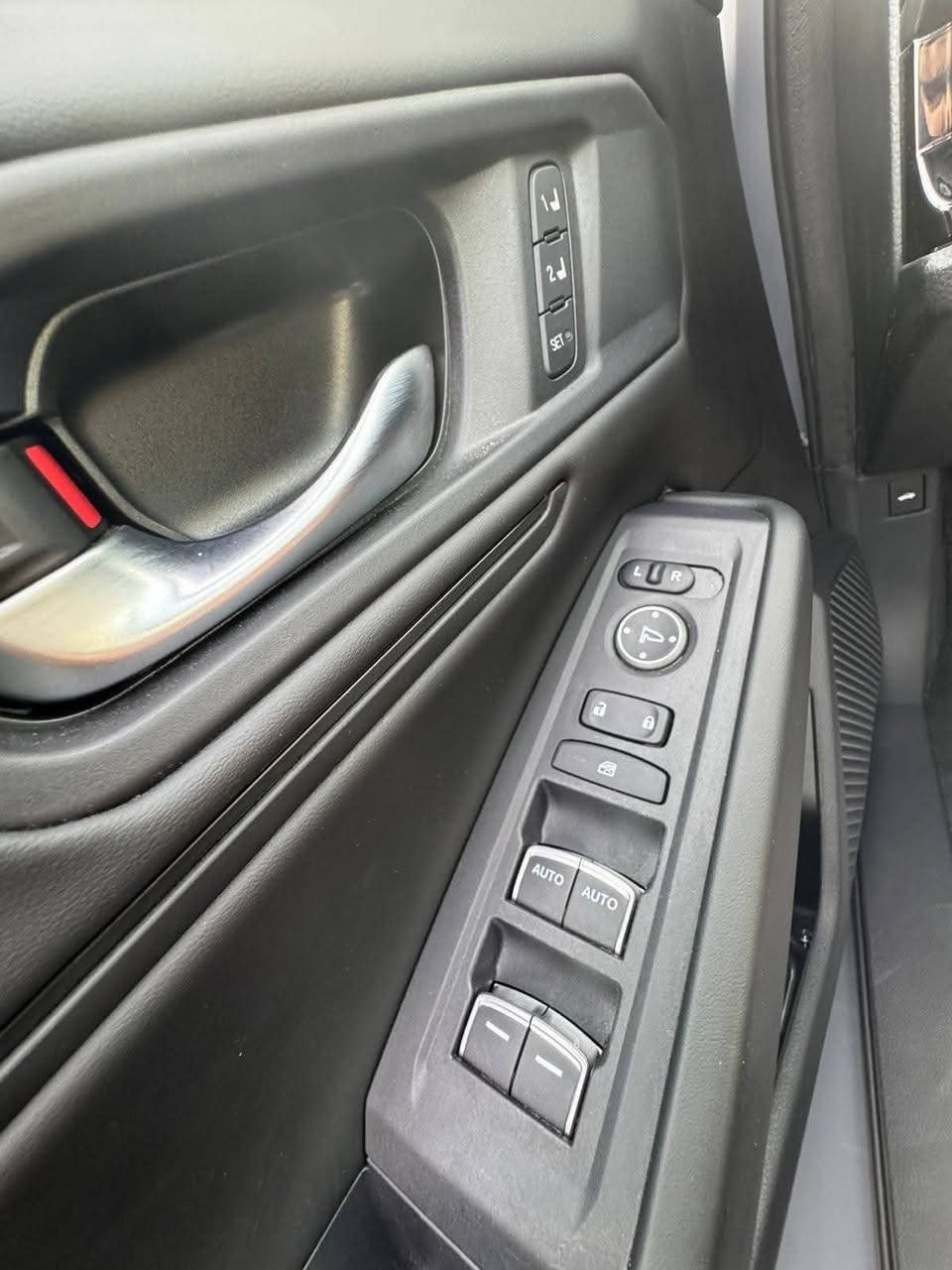 هوندا اكورد exl موديل 2023 هايبرد 
 
السيارة ماشيه 35

فول مواصفات 
• مكينة 2000 هايبرد تنفس طبيعي
• كير اوتوماتيك 
• شاشة كبيرة
•فتحه سلايد
• كاميرا خلفية 3 انظمة
• كرسي كهرباء جلد  لون اسود  
• رادار امامي
• مانع تصادم
• محدد مسار 
• تصحيح مسار
• شفتات بالستيرن
• مثبت سرعة
• مانع انزلاق
• دخول ذكي 
• إنارة ترحيبية
• هندبريك كهرباء
• عداد ديجيتال
•لايت عدسات زينون
• نظام اوتو لايت Auto
• لايت العالي زنون 
اوتو هولد للبريك
• حساسات مطر 
• حساسات امامي خلفي 
• حساسات ضغط هواء الإطارات
• أوامر صوتية
• 4 أنظمة قيادة (eco,individual , sport,normal )

السياره وارد امريكي حادث بنيد فقط مبدل ومصبوغ مرفقه الصور 

السعر 197 قابل للتفاوض 

مكان السيارة بغداد حي الاطباء بلجهاد قرب خدمي شارع المطار للتواصل 
*********** #العراق🇮🇶 #سيارات_للبيع #مواصفاتها #سيارة #سيارات #سيارات_VIP
