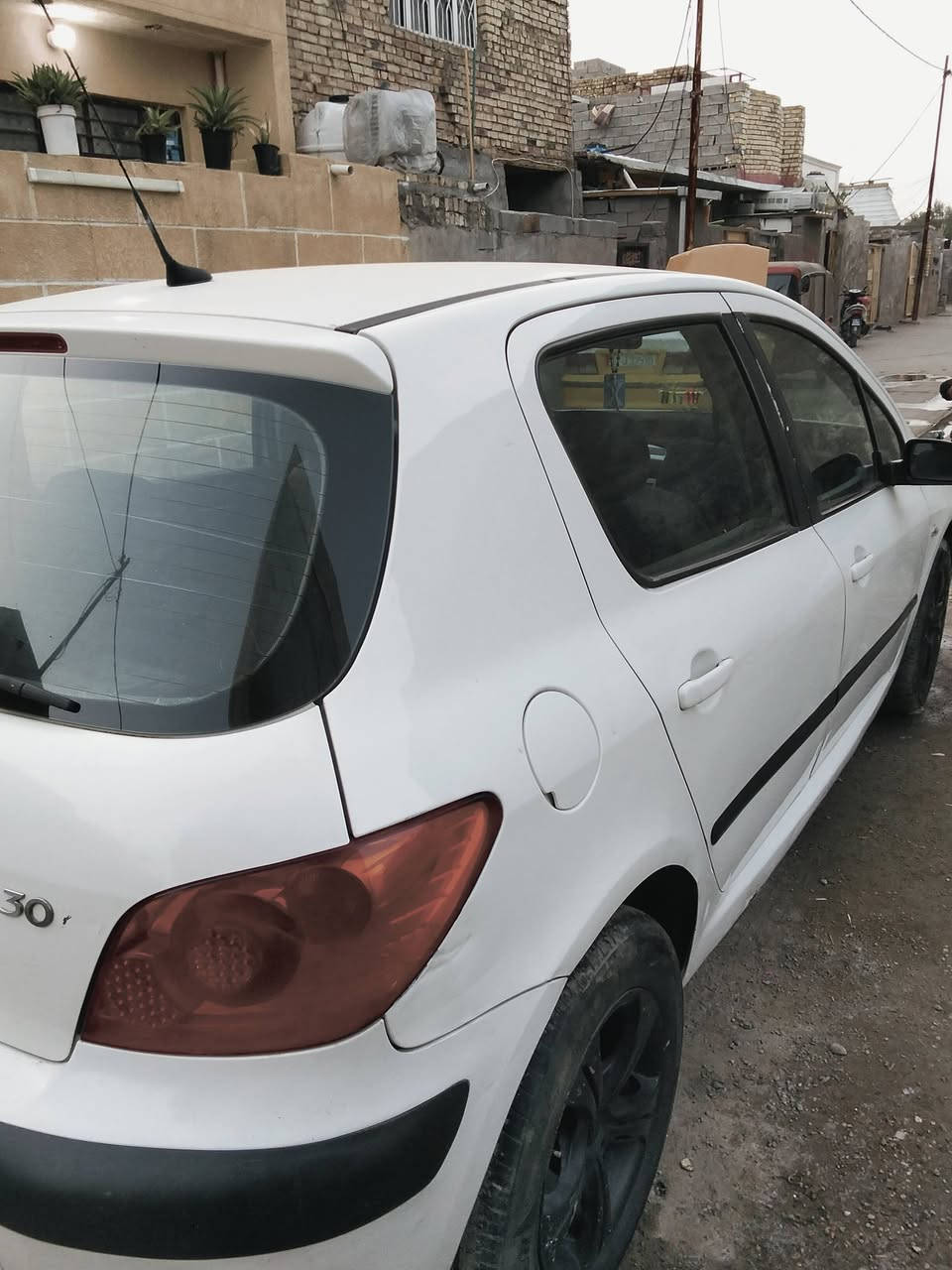 السلام عليكم
بيجو فرنسي 307
موديل 2005
السيارة بأسمي السيارة مكفولة لا ضربة ولا صبغ
حرامات مصفره عارضها 48
المكان بغداد حي النصر 
التواصل ***********
