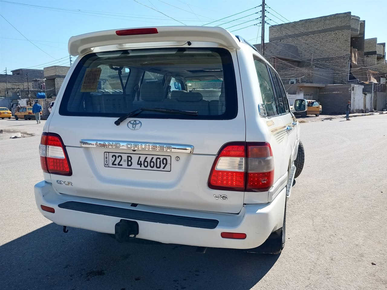 السلام عليكم بيع او مراوس 
لاند كروز 2007 أصل (GX.R) أم العلامه المذهبه فول مواصفات 1/1  مكينه 6 سلندر مكينه وكير جدد حداديتهه جديده السياره مصبوغه عام اثر قمريه واكعه عل كصه مال قماره وبيهه بل نزال مال تكمه السايق  بس تكمه وحده باقي التكم كفاله 
 فتحه فورويل دركه صاج 7 راكب تبريد ثلاث قطع ثلاجه وصطيه شاشه تاب كامره دواره دبل تانكي لايت عالي وناصي وبلاجكتور كله زنون غرفتهه جديده مري كهرباء رقم اربيل شرط التحول او وكاله السياره جاهز من الدعاميه للدعاميه بدون اي نقص 
عنوان السياره بغداد قرب حي اور 
السعر اتصل عل رقم أو تجي واتساب 
الاستفسار ***********سجاد // وللعلم السياره احله من الصور
