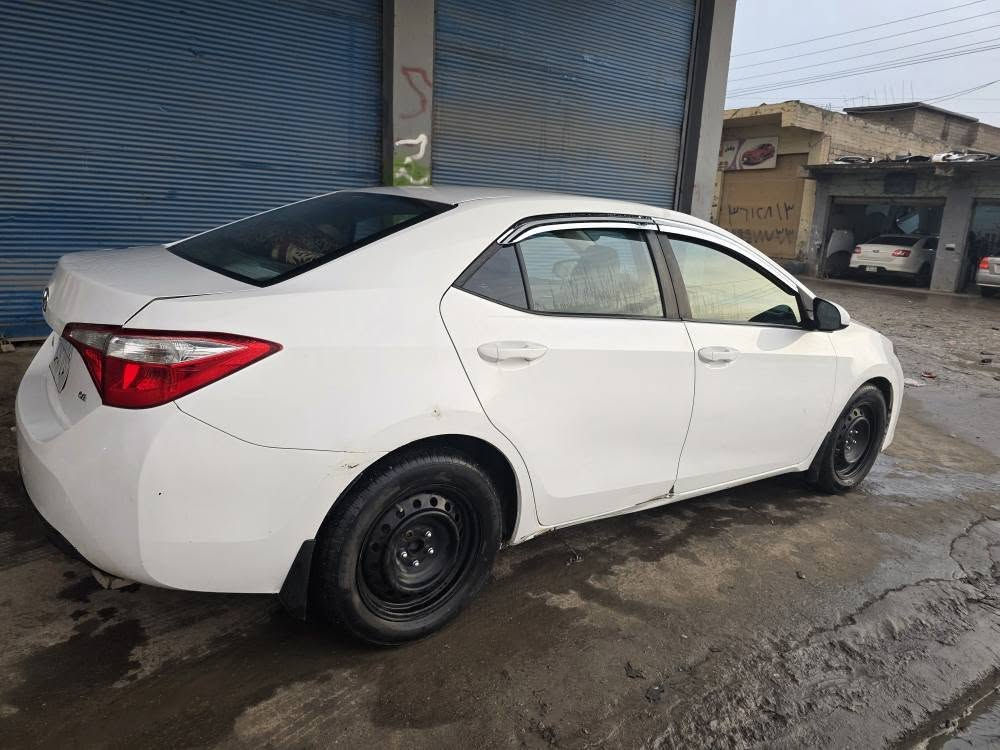 تويتا كورلا ٢٠١٦ قطعتين صبغ بدون دواخل السعر ١٣٠ ورقة وبيها مجال للشراي***********.....*********** زاخو, دهوك
