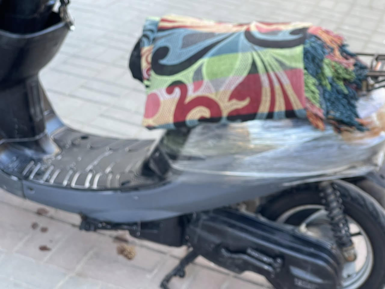 السلام عليكم دراجه بطه للبيع 2003 دراجه حلوه ونضيفه كل نقص مابيه كامله كلشي شغال سلف كهربايات كله شغاله دراجه مفتوحه مره وحده قفل جنطه قفل سكان قفل اكسن كله شغال مكاني كربلاء ***********السعر 250 وبيه مجال
