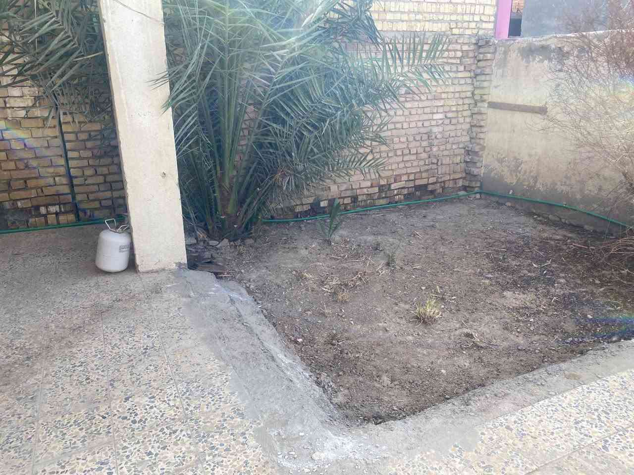 # للايجار
دار سكن في منطقة حي العسكري 

المساحة 210 متر 

يحتوي .. غرفة وكلدور هول وبراني وصحيات 

السعر والتفاصيل مراسلة الصفحة او الاتصال على الرقم 

***********
