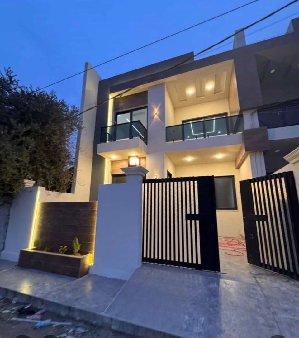 🔶#نوع العقار 👈: داران ZERO لاصحاب الذوق والفخامه 🏡
🔶المساحة :👈 كل دار (150)م 
🔶الواجهة :👈 كل دار (7نص )م 
🔶تفاصيل :👈( يتكون دار من طابقين 

الطابق الاول : يتكون من غرفتين نوم واستقبال وهول ومطبخ حار بارد وصحيات بالاضافه لكراج سياره 

اما الطابق الثاني : يتكون من غرفتين نوم ومجموعه صحيات وهول 

🔶موقع العقار :👈 ( 📍كركوك طريق بغداد حي معلمين مقابيل جامع الفتح 🏡  ) 💯

🔶نوع الملكية :👈 طابو ملك صرف بأسم شخص واحد 

🔶#سعر :👈 ليصلك السعر علق ب ( تم ) 💸

🔶للمعلومات :👈اكثر مراجعة مكتب عماد للعقارات 
او مراسلة صفحه 👇

🔶الاتصال مسؤول ☎️

📞07730_161_568

📞0777_649_1016

📞0770_134_0982

📞0770_667_8585

📞0770_131_9545

🔶لا تترددون بالتواصل معنا لدينا خبرة متراكمة
في عالم العقارات 
نساعدك على معرفة احتياجك و كل ما هو مناسب و 
الافضل لك 

🔶عنوان المكتب:📍 كركوك طريق بغداد مقابيل هولدنيك سلام  نستقبل جميع العروض السكنيه والتجاريه بكافة مناطق كركوك وبأشراف محامي عماد 

موقع المكتب https://l.instagram.com/?u=https%3A%2F%2Fmaps.google.com%2F%3Fq%3D35.434261%2C44.377026&e=AT133Fkttos1ceSkFKAr97oIy0Hm4kdadP3zTGcw7vkc3dJDNaofikOcX3VfbD4P-g5LWL4oQ30GsUbVU2WVj0XJn0eHtgt0hij6yeV3yObLuYI-CBMhU4eyDyQL

#عقارات_كركوك #بيع_شقق_كركوك #ايجار_كركوك  
#عقارات_طريق_بغداد #عماد_للعقارات #استثمار_عقاري  
#بيوت_للبيع #عقار_العراق #شقق_للبيع #مكتب_عقار
