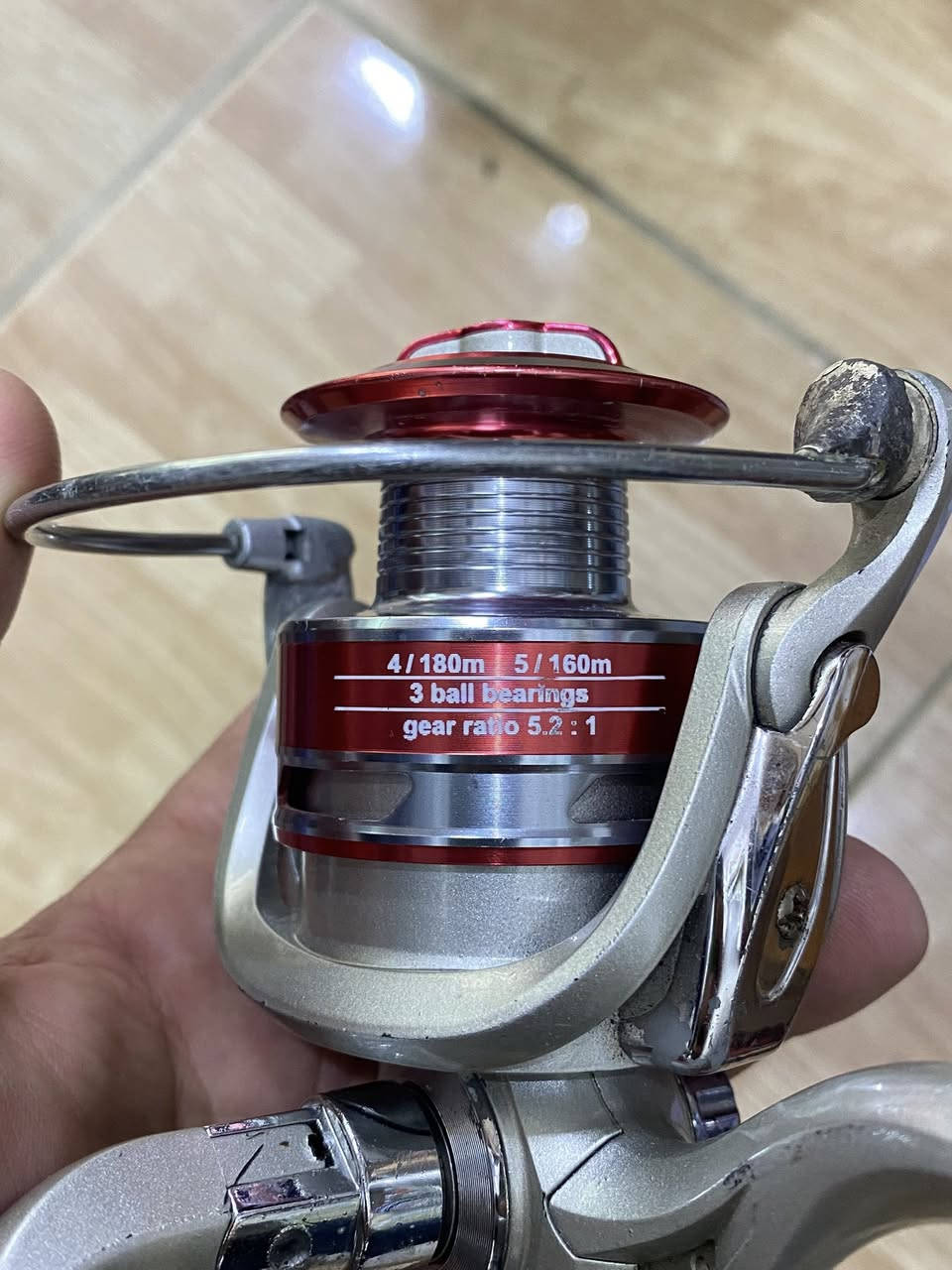 سلام عليكم 
مكينه باله ماركة SPIN حجم 4000
كلاص حديد 
نظافة % 85
سعرها ٢٥ الف مع توصيل 
***********
خيط حجم 40 ياخد 180 متر
حجم 50 ياخد 160 متر
