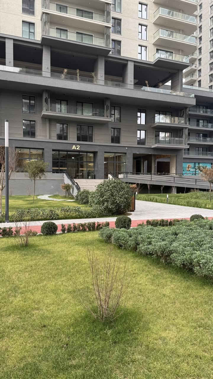 شقة مؤثثة للبيع في رامي تاور  
بسعر (75،000$)
غرفة وصالة  
مساحة 100 م  
ركن اطلالة داخلية وخارجية 
للاستفسار والتواصل 
***********
