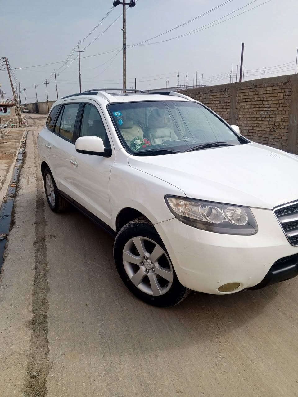 اسلام عليكم سنتافي 2007 شكل 2011 نضيفه فول مواصفات تبريد شغال ثلج سيارا حلوه ونضيفه محرك 6سلندر لا تنقيص ولا تبخير لا مصبوغه بس ضرر بل جاملخ الخلفي   قبق البنزين رقم بغداد انكليزي تحويل ثاني يوم ب سمي مكان السيارا بغداد دخم تاير جديد ما صاله اسبوع مال جناي الله شاهد السيارا وارد امريكي سيارا امفوله الرقم *********** الرقم بي وتساب السعر 125 وبيها مجال بصيط
