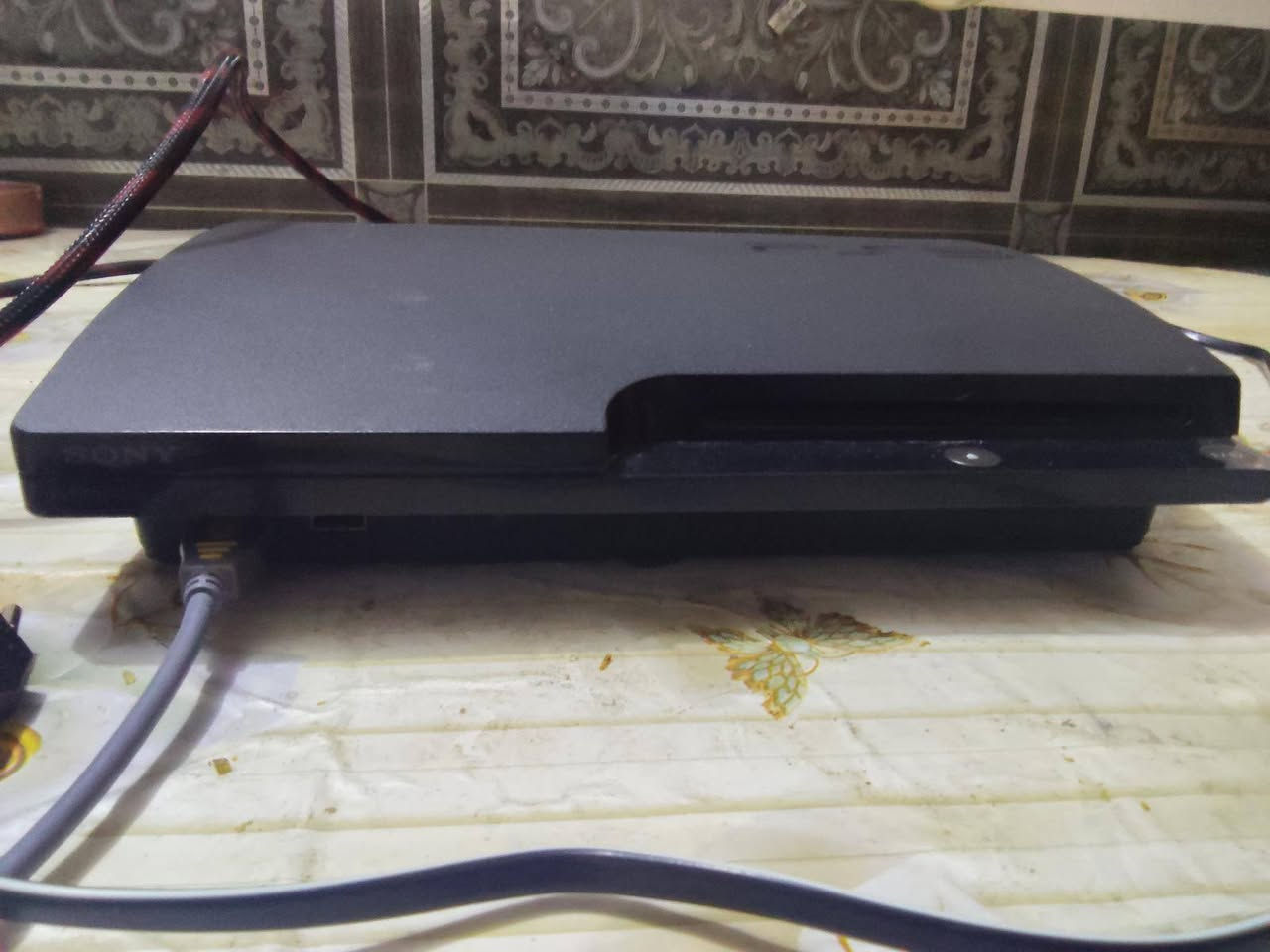 سلام عليكم  للبيع بلي3 سلم مهكر جوستك وحده ملحقات كامله ماعده الكارتون ضايع البلي مفتوح بي الالعاب 4
1.جي تي اي5
2.سبايردمان الجزء2
3.سنايبرالجزء3
4.بلار(سباق سيارات) 
وذاكرته 320 واقبله لزياده سعر130وبي مجال رقم***********كربلاء فقط
