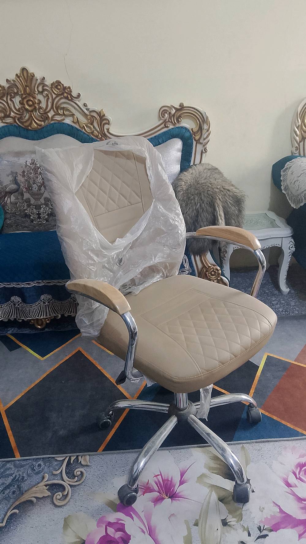 ميز مكتبه تركي مع كرسي غير مستخدم حله ابي غرق