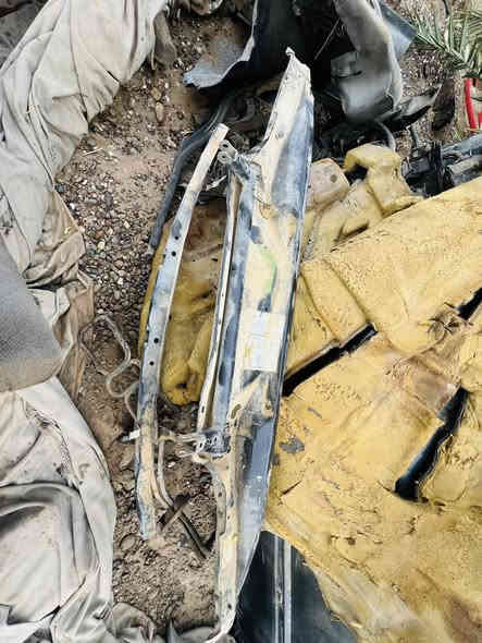 السلام عليكم 
تفليش ادوات BMWموديل قديم حجم 500
ابواب عدد 4 كهربائي كاملات ماعده البطاين 
جاملغ امامي 2 +صندوق 
بدنه امامي مابيها اي ضربه كشنات خلفيه وبعد هواي نواعم والياخذهن شلع اراعي بسعرهن  للبيع 
مكاني الزويه 
***********
