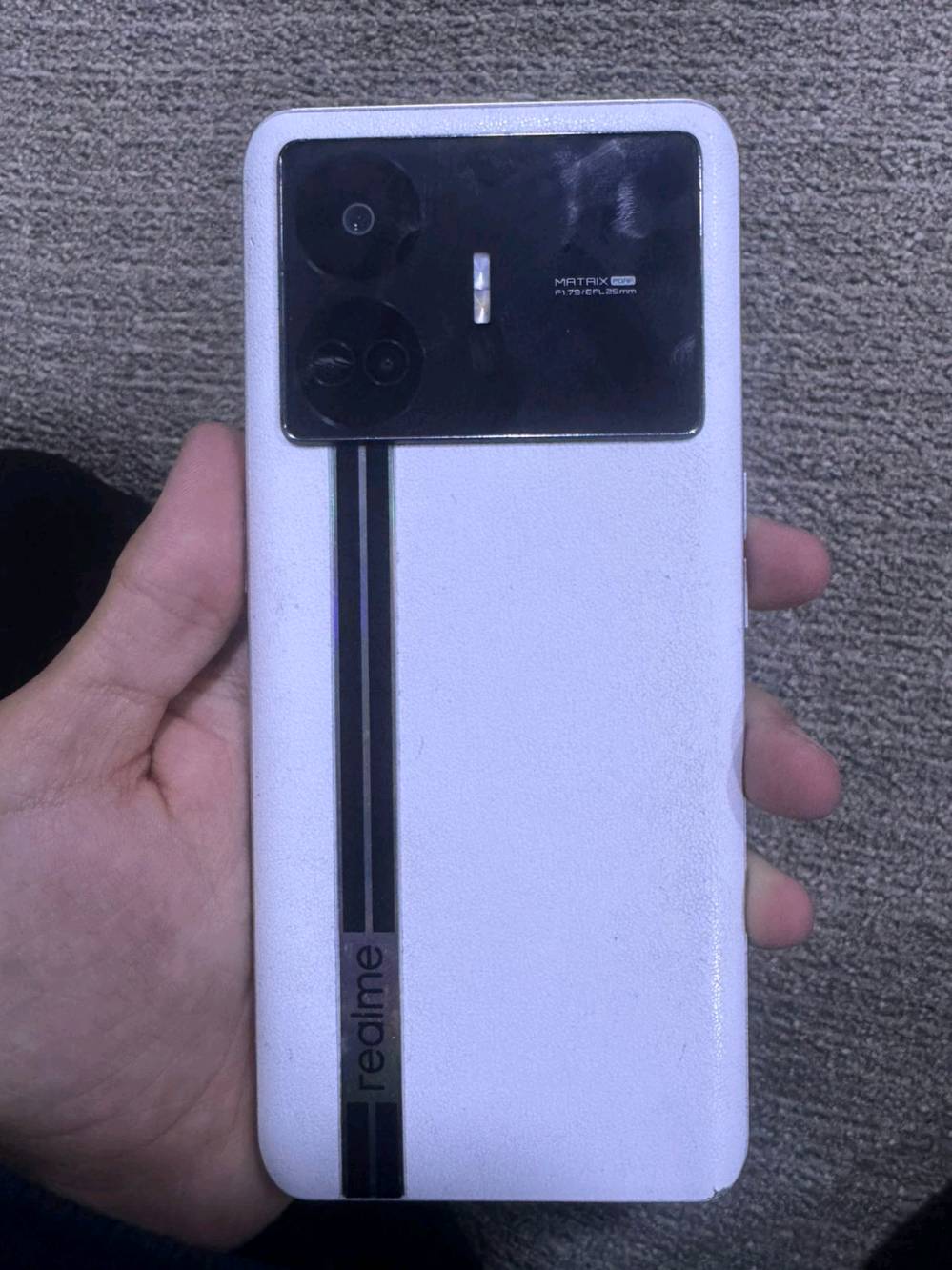 سلام عليكم جهاز ريلمي جي تي نيو 5 اس اي

الجهاز ذاكرة 1024 واحد تيرا
16+12 الرام
Realme Gt neo5 se
البطارية 5500

الشاشة نوع اموليد 144 هيرتز

الصوت ستيريو

snapdragon 7s Gen2 المعالج

يجي معاه الملحقات الشاحنه مساعد 100 واط
بغداد الزعفرانيه