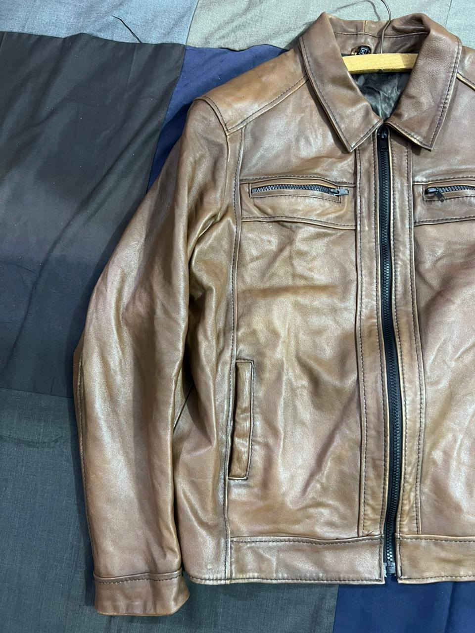 جاكيت جلد طبيعي رجالي
القياس: XL 
السعر: 30 الف مع التوصيل
تتوفر خدمة توصيل بغداد و جميع المحافظات
للحجز خاص او واتساب ***********V
