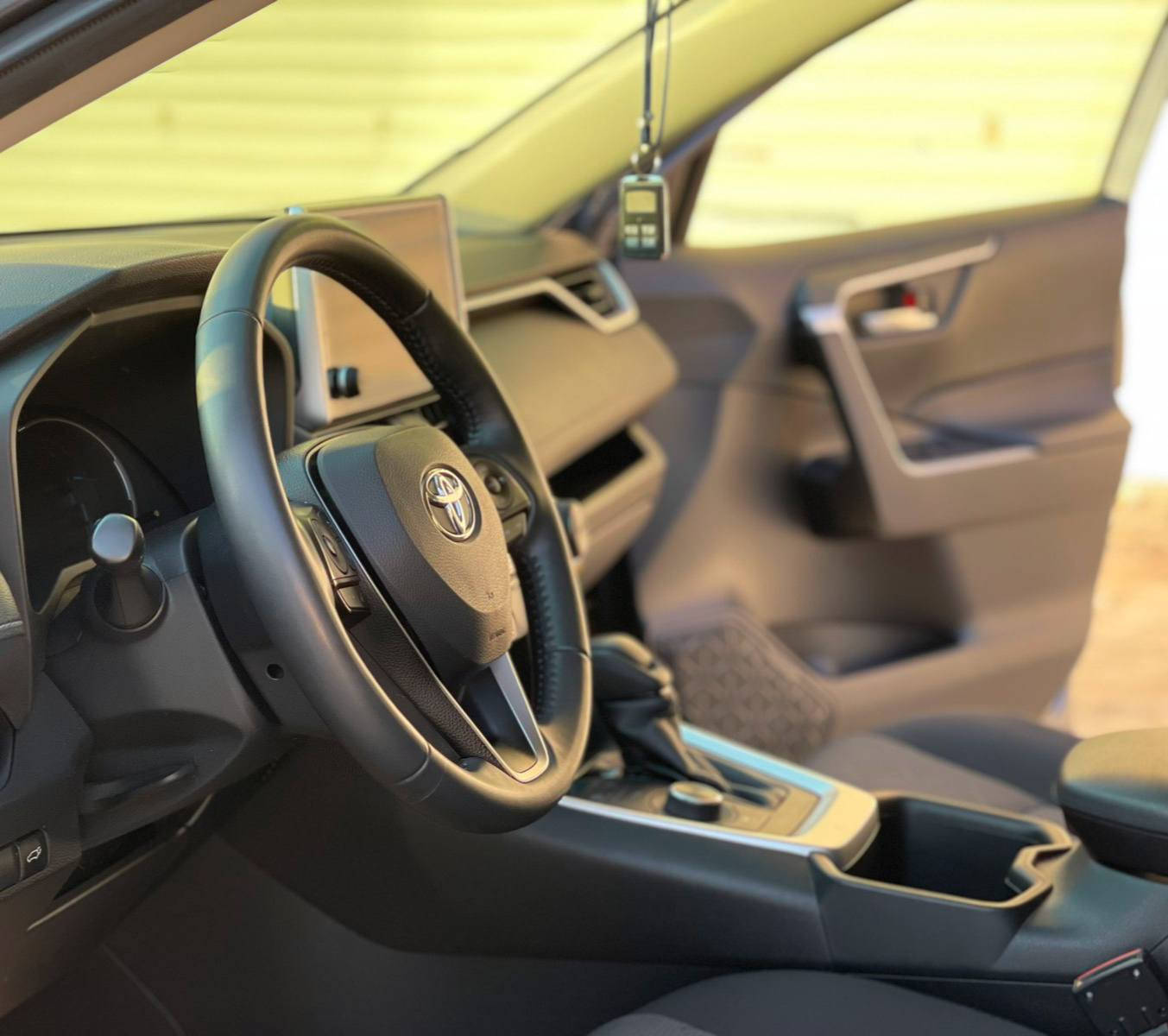 تۆیۆتا ڕاڤ فۆر 2023  قەپات مواسەفاتXle hybrid
 ئەمریکی
٢٩ هزار کیلۆمەتر  رؤشتوه
ڕەنگی نەوتی 
سلایت و بەسمە
دەبڵ ئەکس
سوکان هیتر کوشن هیتر

سعر لە کۆمێنت داوابکە ڕاستەخۆ بۆت دیت 📩 

دوو بەست بۆیاخی هەیە
ئێرباگ کامل شەریکە 

ژمارەی خاوەنی 
***********
