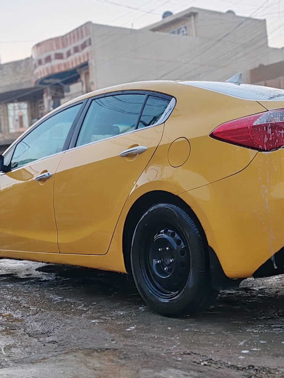 سلام عليكم كيه فورتي موديل  2015 سياره جاهزه ترايك وين متريد واردامريكي قبق بانزين تخم تاير دوشمه جديده مثل مموضح بالصوره ممتواجد عل فيس ***********
