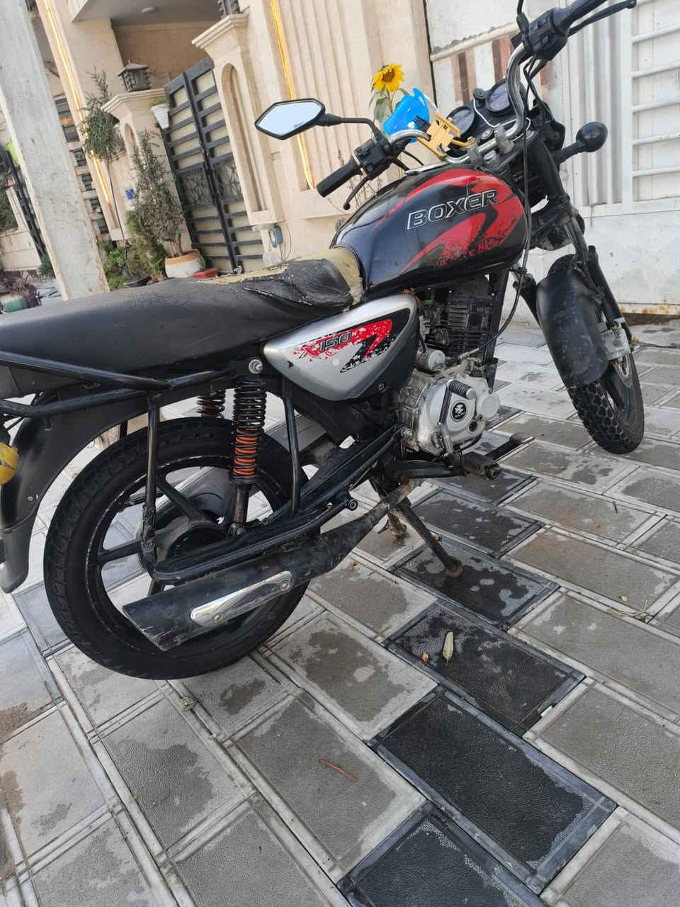 السلام عليكم بوكسر للبيع موديل 21 بدون اوراق اكفلهة سرقة بيهة نقوصات بسيطة وبيهة صوت بالمكينة وديتهة لفيتر كلي عينة مال كلج *********** مكاني بغداد حي الجامعة السعر 625 وبيهة مجال
