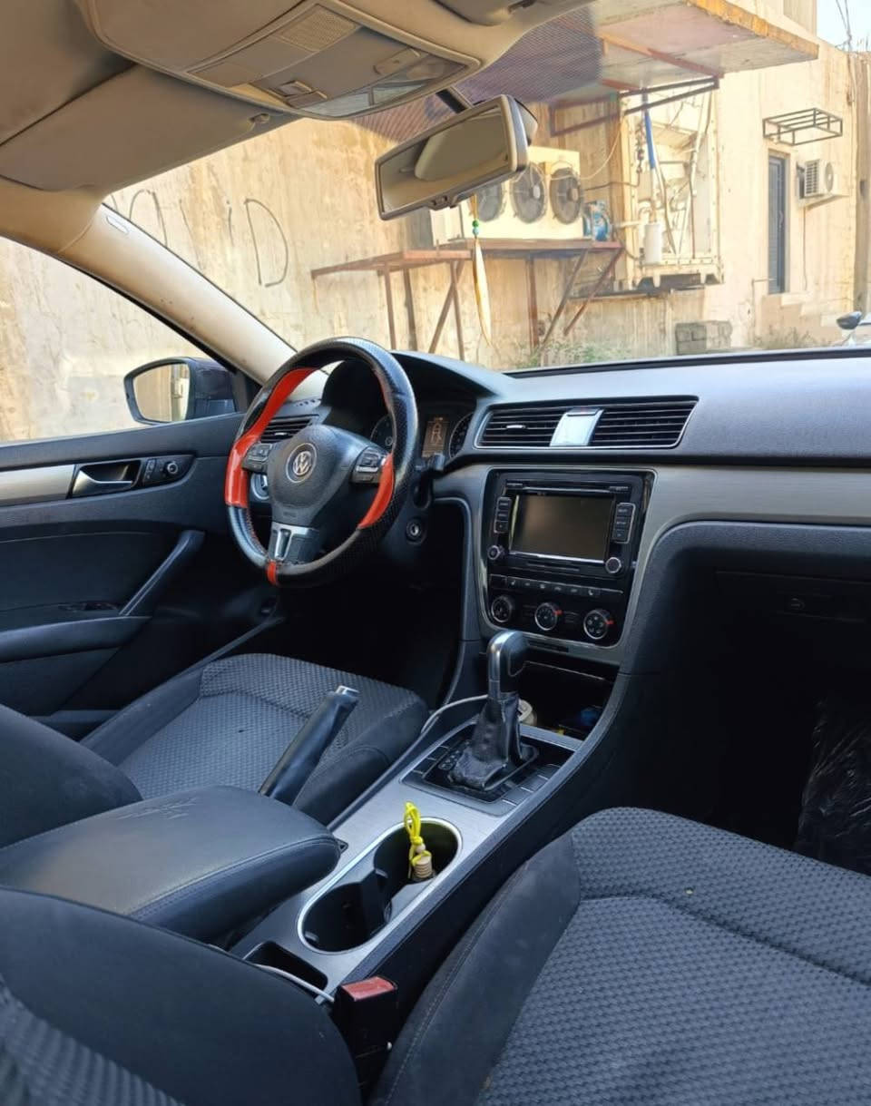 خوار هەموو بازار سعر تەنها 107 ورقە 
پاسات 2015 خلیجی پێنج پستون 2.5
گێر و مکینە کارەبای و هەموو گیانی بەشەرت
سیارەکە دینار مەسرەفی تێدا نیە چوار تایە نوێ یە تحویلی بەشەرتە 2 ورقە غرامەی لەسەرە لە سعر دێتە خوار .. سەیارەکە 6 پاڕچەی بویاغە چەمپێکی دواوەی هەیە هەردوو جاملوغی پشتەوەی معجونە باقی چوار پارچەکەی تر تەنها بویاغە پێشی کەپسە شانسی بەطانە ناو حەوز بەشەرت لێدرانی نەبێت .. 
من لە دهوکم مشتری بی لە خزمەتدام *********** دهوك, العراق
