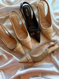 مقاسات ٣٧-٤١ • توصيل متوفر