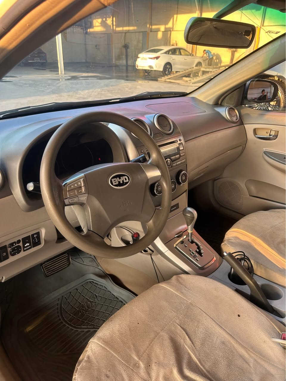 BYD 2014 G3 
فول فول مواسەفات شکل بیکاشۆ  بنزین و سیستەمی غازی تورکی تانکی ٩٠لتر یەک تانکی نزیکی ١٠٠٠کم دەروا  سەیارەکە زۆر خاوێنە هەمووی لەسەر دەقی بیلادی ماوە گێر و مەکینە کارەبایی و تبرید ❄️ بەشەرت نیو چاملغ و روبعی بۆنیت بە سبغ دەدەم باقی هەموو گیانی بە شەرت 
بسمە سلاید یدە بسمە حساس لایت پێش و پشت لید و عدسە کوشن جلد ناو زەرد داخلی کامل بیکاشۆ 
سەنەوی نوێ هەتا ٢٠٣١  ٥٠٠$ غرامە لەسەرە لە نرخی دێتە خوار 
هەولێر 
***********
مودیل ٢٠١٤ فول مواسفات بنزین و غاز تانکی کبیر ٩٠ لتر  
مکفول کل بشرت سیارە جدید کل عل بلادی شریکە  گیر مکینە کهربایی تبرید کل بشرت سياره بها ربع بوند سبغ بدون ضرر 
بصمه يده بصمه سلايد  حساس كشن جلد لايتات كل ليد اوتو و عدسه  داخلي كامم كورولا  
***********
اربيل أربيل, العراق
