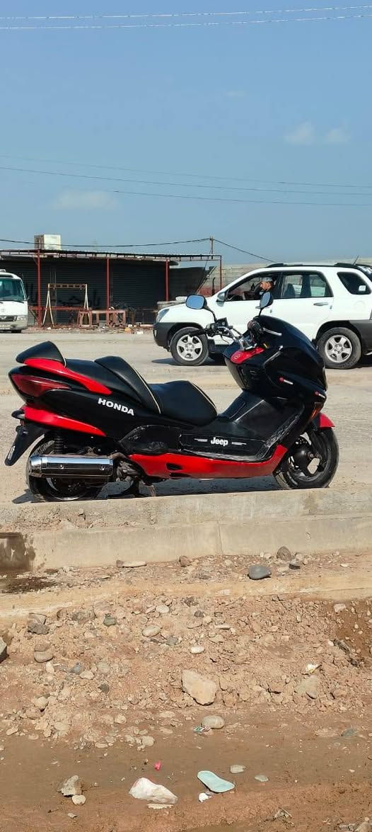 السلام عليكم
للبيع 08 بلاد كل نقص مابيهة رسمي كامل
السهر 750 بي مجال قليل 
مكانها جلولاء للتواصل ***********
