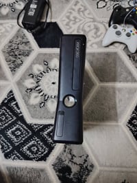 اكس بوكس 360 • كامل الملحقات • مليان ألعاب