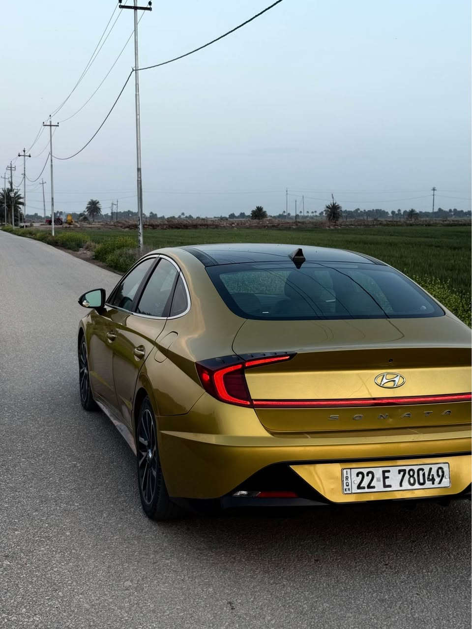 اللون: ذهبي ✨
محرك: 1.6 لتر تيربو (4 سلندر

 الأداء والاستهلاك:
 • تسارع جيد وسحب ناعم
 • اقتصادية بالوقود (حوالي 27–36 MPG)  
 • قيادة مريحة وثابتة

المواصفات الداخلية:
 • شاشة وسطية كبيرة
 • Apple CarPlay + Android Auto
 • تشغيل بصمة 
 • مكيف أوتوماتيك بارد ❄️
 • تحكم بالمقود (ستيرن)
 • تدفئة مقاعد و تحكم مناخ منفصل للتدفئة و التبريد
.

🚘 المواصفات الخارجية:
 • تصميم حديث وشبابي
 • إنارة LED أمامية وخلفية
 • شكل رياضية
 • كاميرا خلفية
 • حساسات

الأمان:
 • نظام مانع الانزلاق
 • نظام ثبات إلكتروني
 • تحذير تصادم
 • حساسات نقاط عمياء النجف, العراق


**إذا كنت صاحب هذا الإعلان وتريد حذفه لأي سبب، رجاءا أرسل رسالة إلى الدعم الفني**