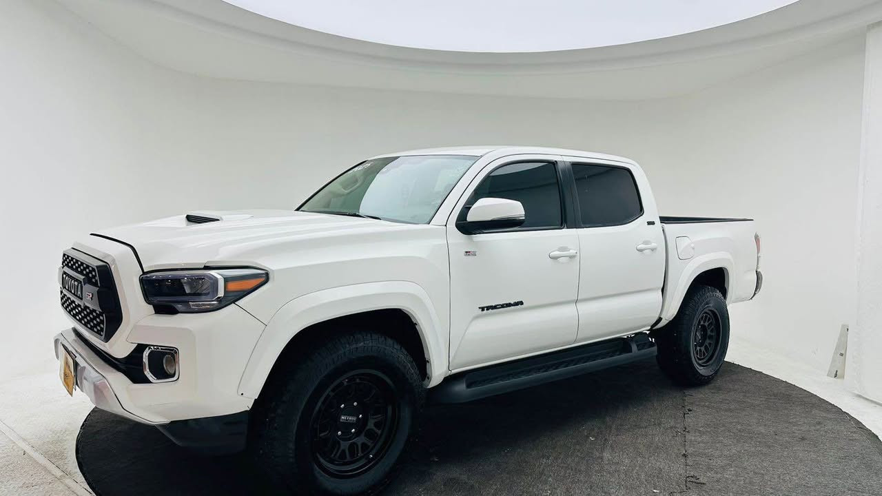 ئتۆیۆتا تاکۆما 2022 4x4 v6 TRD)
ڕۆشتەوەmil ‎67 ده بڵ ئەکسل  فول مواسە فات 
ڕەقەم سلێمانی هەزەو بەڕاد ڕەقەم هەمووی تازه هە
  
بیلاد جام ڕەشە
   گێڕو مەکينە و ئەسکل بە شەرت 
زۆر پاکە سە يارەکە نمونە يە لە جوانی  
4 پارچە بۆياخە
 پێشی جوانە
رەقەم شانسی 3TMCZ5ANINM470522
سعر : لە کۆمێنت داوای بکە ڕاستەوخۆ بۆت دێت 🤖 

ژمارەی خاوەنەکەی 
***********
ناونیشان چەمچەماڵ
سعر 225$ شمشمل, السليمانية
