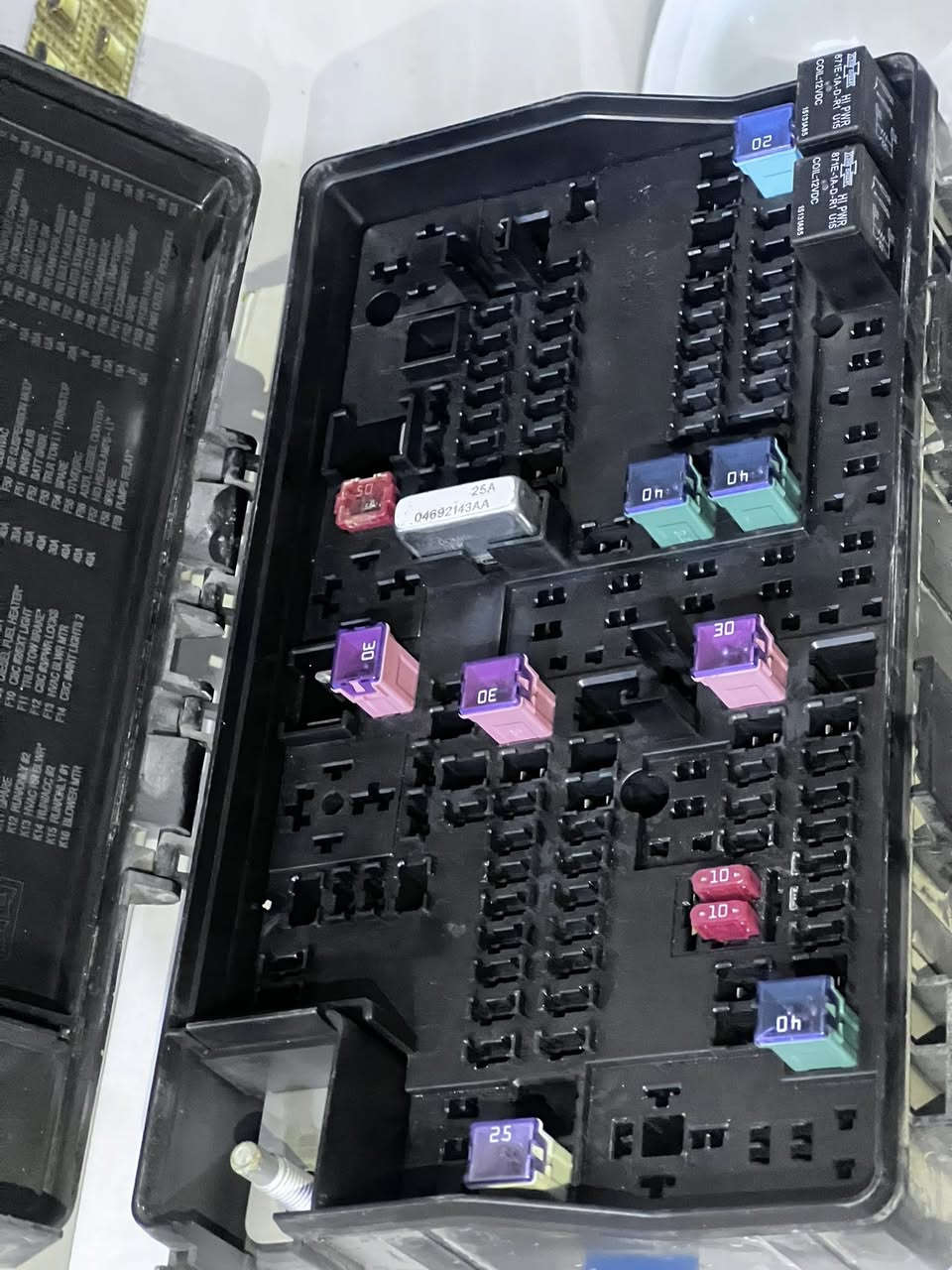 قاعده فيوزات جيب مال كصه نضافه 100% السعر 200 الف
***********
