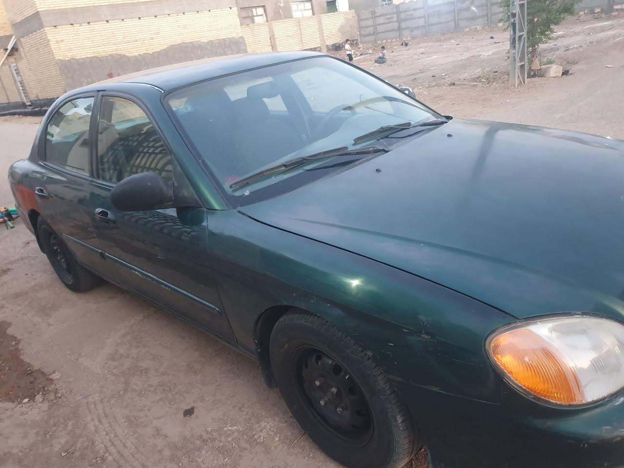 سوناتا وارد خليجي اصل بانزين
محرك ٢٠٠٠
كير اوته
محرك وكير وحداديه وتبريد بحاله جيده جدا
سياره بلادي مابيها تبديل ولاقطعه بيها صبغ دوائر الخلفيه ودوس 
رقم بغداد دولي باسمي 
الموقع بابل محاويل 
***********
