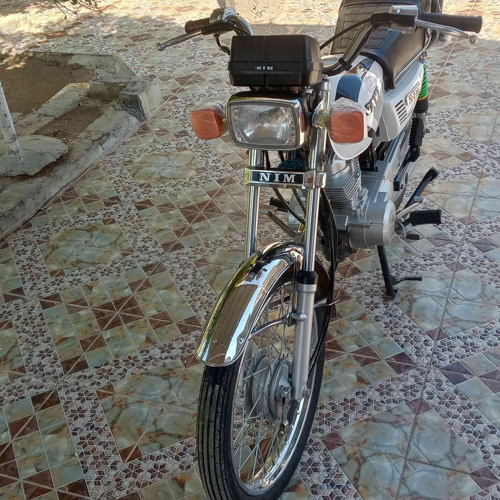 سلام عليكم شباب دراجه البيع ماماشه شي قليل احله من الصوره الموديل 2025طالعه بل2026يعني زيرو المكان قرب شريفه بت الحسن ع رقم الهاتف ***********السعر 700وبيه مجال شي قليل متوازي عليه
