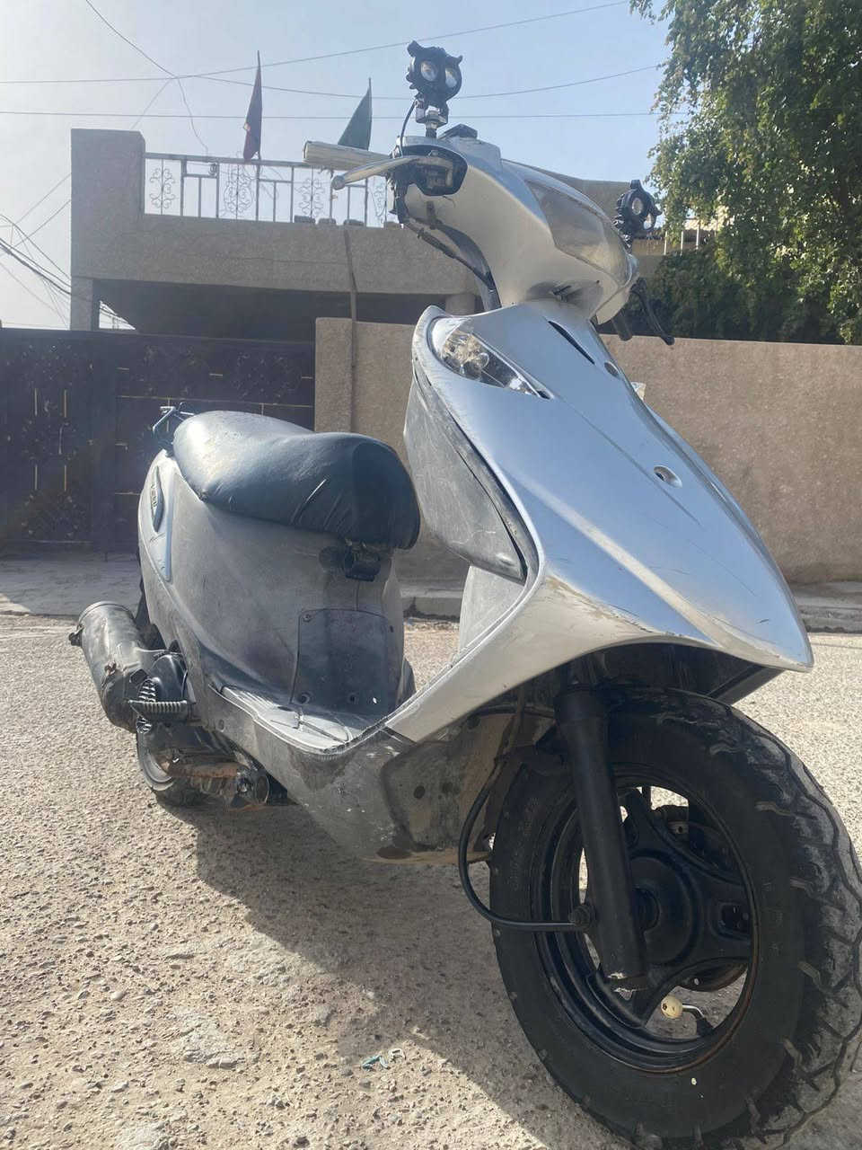 السلام عليكم دراجه ادرس نضيفه 80‎%‎ مكينه بلادي . سلف وهندر كامله على اخر حبه السعر 300 وبيها مجال . ***********
