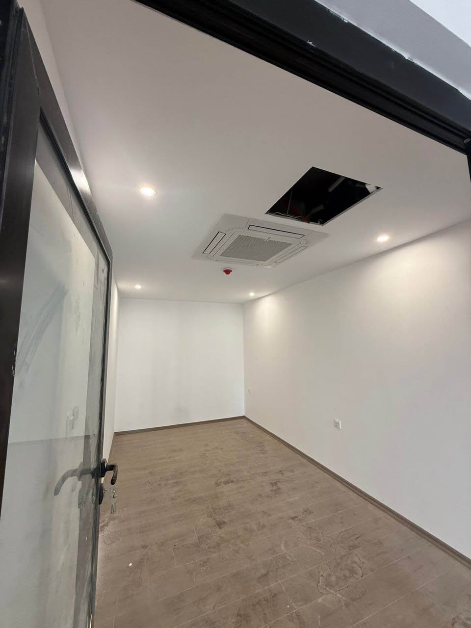 شقة ستوديو للبيع في مجمع فلوريا ستي 
يتكون من 
مساحة(65)متر
غرفة و صالة 
مطبخ مجهز كامل 
صحيات 
قسم مرجان بلازا 
بنضام نقدي 
سعر كلش مناسب 
للمزيد من المعلومات عن الشقة اتواصل ويا الأرقام التالية واتساب /زيدان 
***********
*********** أربيل, العراق
