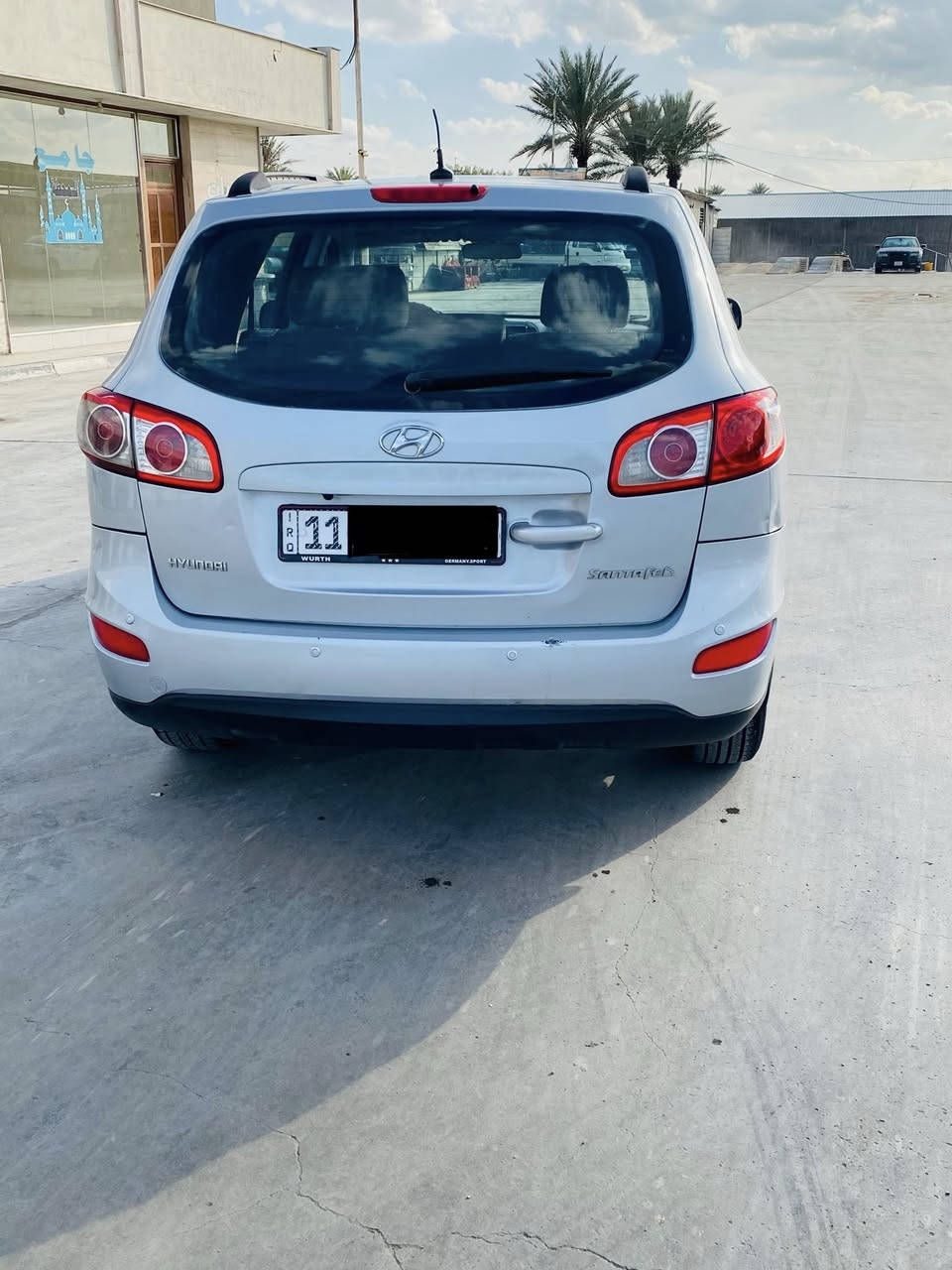 سلام عليكم سنتافي 2010 امريكي مكينه 2400 بغداد
سنويه ل 2030 مداور مباشر 
حداديه الاماميه كله جديد 
منظومه ماء + بانزين جديد
محرك مشتغله كله جديد 
شاشه كامره جديد 
زوج تاير امامي جديد
منظومه بريك جديد
منظومه تبريد كله شغاله
والسونار مرفق 
السياره معروضه ب ١٢٧ 
وبيه مجال للشراي وشرط كله ع الفحص تاخذ السياره ربع متخسر عليه
***********
