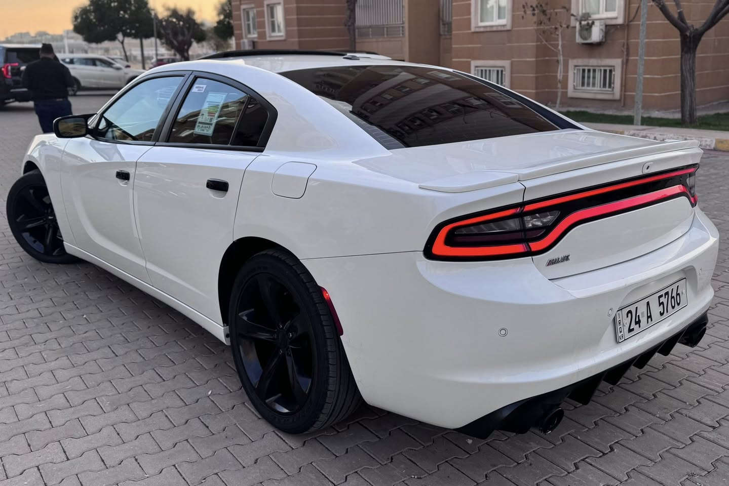 السلام عليكم
جارجر 2017 SXT بلاس كلين تايتل السياره حيل جديدة وحلوه بدون صبغ حتى دعاميات بدون صبغ بيها تعديل بارد صغير فقط 

العداد / 71000 ميل 
محرك / V6 3600

✅مواصفات 

شاشة 
بصمة 
مقاعد تدفئة تبريد 
مقاعد خلفي تدفئة
مقاعد جلد 
مقاعد  خرن
سلايت 
حساس خلفي 
لايت led 
تشغيل عن بعد 
تحكمات ستيرن 
ستيرن تدفئه 
لايت زنون اصلي 

وباقي مواصفات ال SXT بلاس المعروفه سياره دينار متصرف عليها جاهزة من كل نواحي 
رقم دهوك تحويل ثاني يوم 

مكان سياره بغداد زيونة 

للاتصال 
***********
