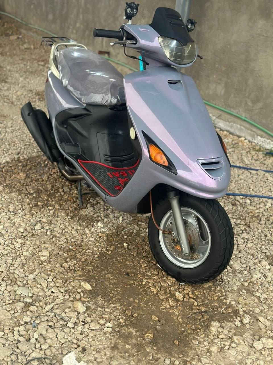 .
السلام عليكم 
للبيع 
دراجه فراشه فحل دسك امامي 
دراجه مفتوحه 
جاهزه مجهزه كبل لشارع 
تخم تاير جديد
كابريتر 
صالنصه FM
كهربائيات 
لايت زنون بك لايت اشاير كله جديد ماعيزه كلشي 
مكاني نجف عباسيه 
سعر 360وبيهة مجال قليل 
مكلف بلنشر
رقم صاحبهة 
***********
***********
