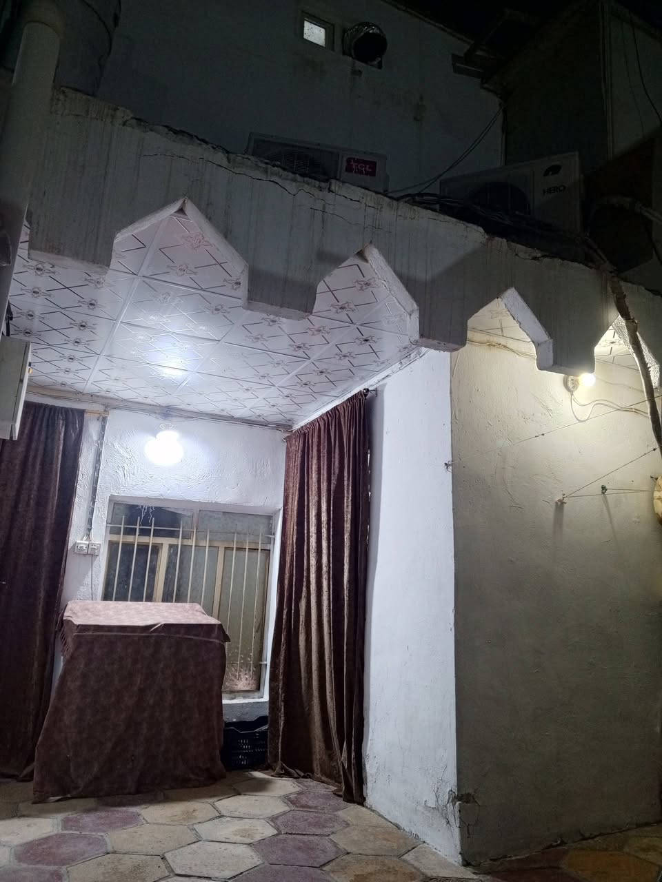 سلام عليكم دار البيع في حي الانصار مساحه 120متر بيت طابقين وشقه معزوله استفسار رقم ***********
