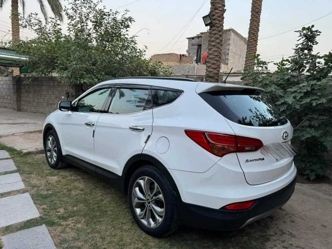 موديل ٢٠١٣ خليجي كويتي ٦ سلندر فول رقم بغداد باسمي بيها نص دعامية أماميه صبغ وتكيل باب الصدر المكينه فقط مبدل كازكيت لارواجز ولا تنقيص عليها أدامة كامله من الصدر ومنظومة البانزين ممشى السيارة ١٤٧ الف *********** ديالى الخالص
