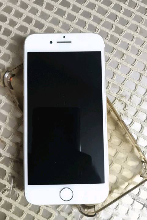هاتف ايفون7 شمباني 
ذاكرة 128
الجهاز كلشي مابي مكفول من كلشي 
عنوان الهاتف كرادة 