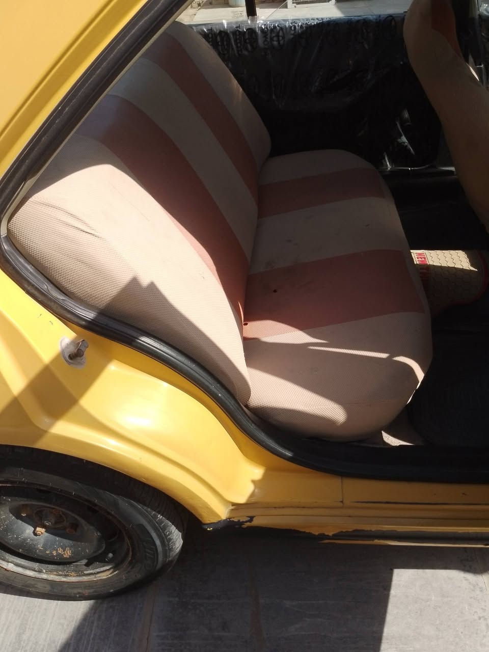 سلام عليكم بيجو ورى للبيع سنويه نافذه المالك  يريد مداور  اخذك كبل تسوي عقد مروري ويه المالك 
مصفره هيه وغرامه السياره شغاله وتمشي 
نقصها
عينه وصينيه خياس مابيها قليل 
السعر 18
للاستفار الاتصال ***********
