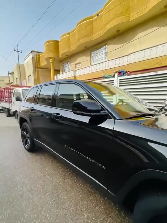 السلام عليكم جيب موديل 2022 رقم بغداد باسمي تحويل ثاني يوم السياره فئه البلاك توب السياره جديده تخم تاير كير ومكينه مكفولات السياره كلش حلوه ونضيفه يعني تأخذها ما تصرف عليها للبيع فقط للاستفسار الاتصال ***********
