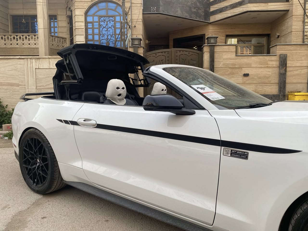 السلام عليكم موستنك كشف موديل 2020 
سيارة جديدة مال بيت 
رقم سليمانية باسمي 
موصفات اعلى موصفات بلموستنك 
سونارها موجود 
موصفات كلشي بيها فا مراح اكتب 
سيارة جديدة حيل شرط نقص برغي مابيها للاستفسار *********** مكاني بغداد السيدية
