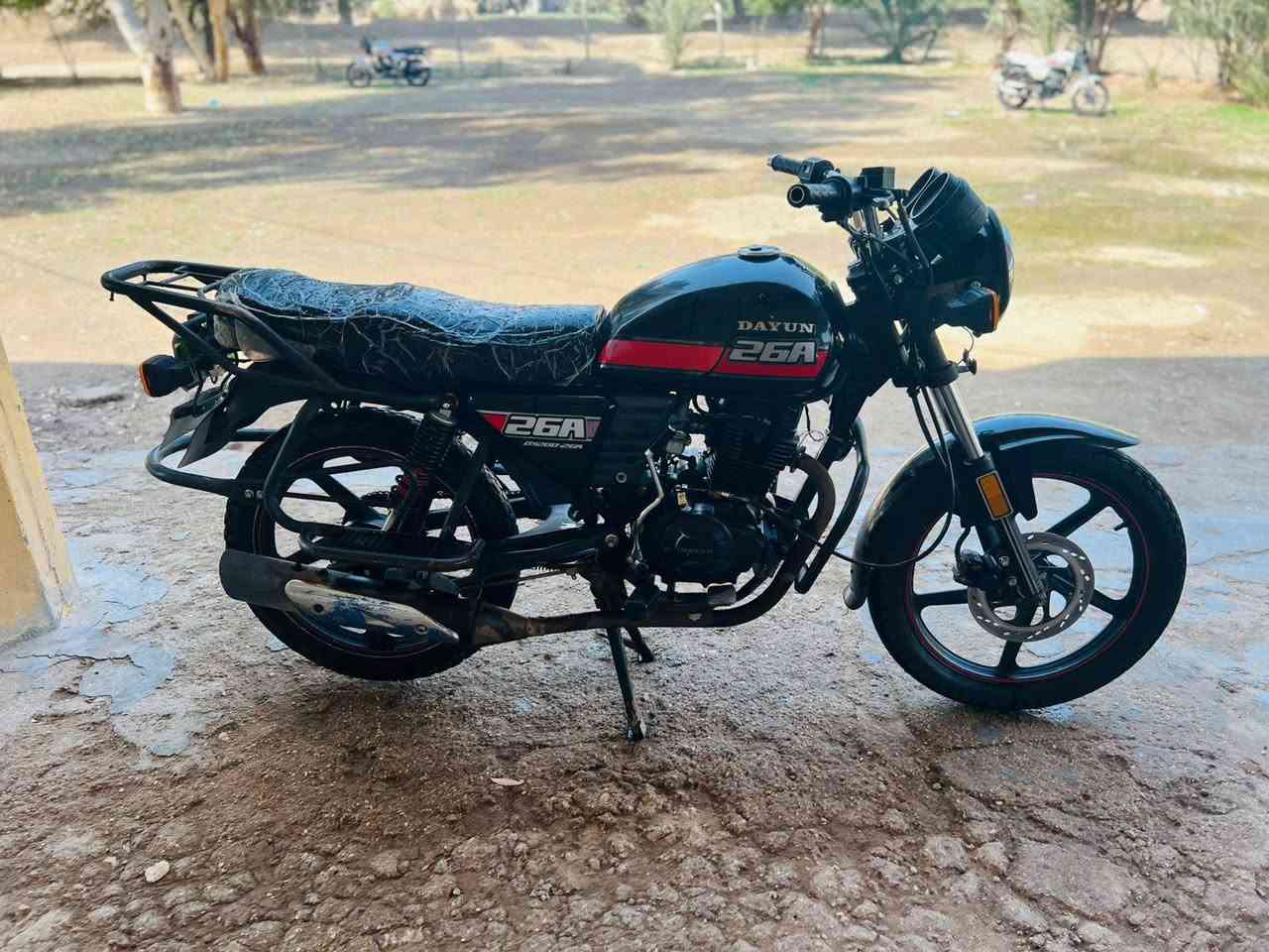 سلام عليكم دراجة دايون للبيع موديل 23 مكفول كفالة عامة أوراق استنساخ كرهبايات كاملة دراجة جديدة اية نقص مابيهة محرك 200 السعر 950وبيهة مجال ***********
