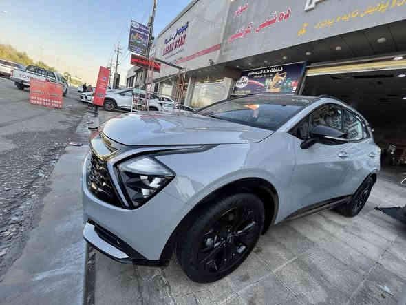 السلام عليكم 
سبورتج بلاك ادشن موديل ٢٠٢٥ خليجي
ماشي ١١ الف باسمي رقم أربيل 
العنوان بغداد السعر المطلوب ٢٣٨
رقم موبايل ***********
ملاحضة بيه مكان صغير  بي دي ار جاملغ الأمامية
