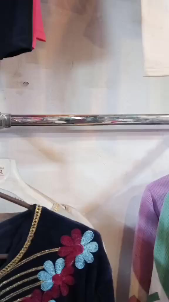 سلام  عليكم  عدنه  ملابس   محل شتوي  وصيفي  اطفال  وداخليات  ونسائي  مع  مليكانات  كافه  اغراض  محل  للبيع  مع  رفوف شكو معروض  داخل  فديو  للبيع  شلع لتوصل  عل  رقم   ***********
